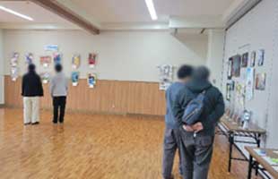 作品展の様子 - 中学校美術部