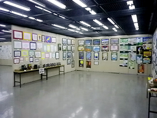 美術部作品展の様子