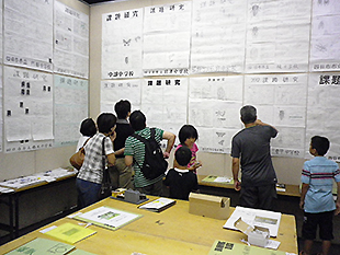 科学展会場の様子（中学校）