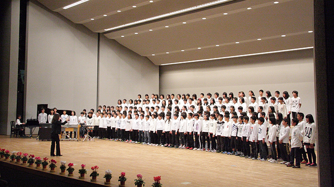 学年または，学級を単位とした斉唱・合唱・合奏・合唱奏など