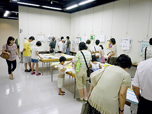 社会科作品展の様子（小学校の部）