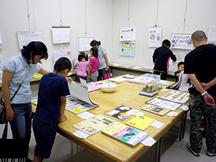 社会科作品展の様子（小学校の部）