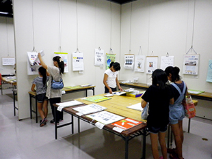 科学展会場の様子（中学校）