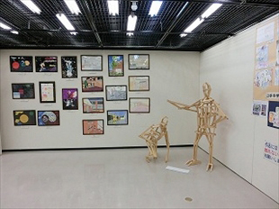 美術部作品展の様子