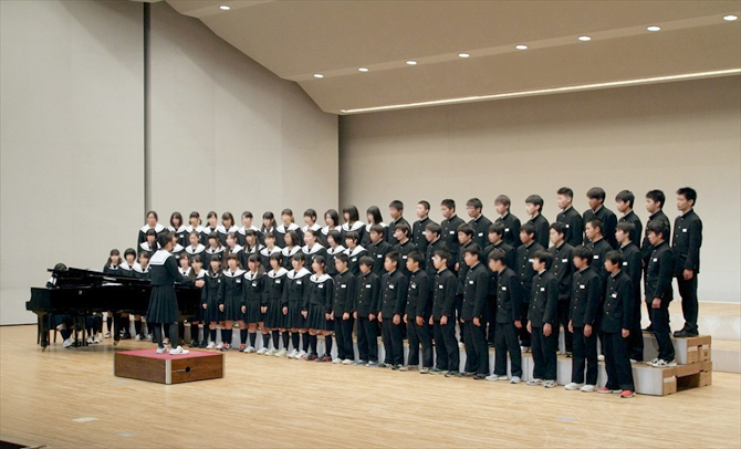 《学級・学年合唱》・・・学級・学年を単位とした合唱