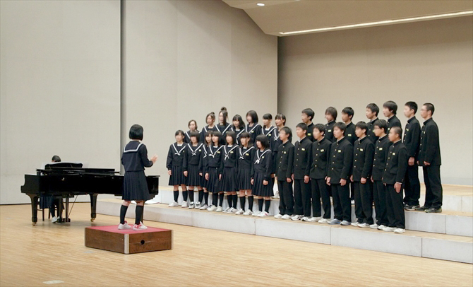 《学級・学年合唱》・・・学級・学年を単位とした合唱