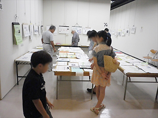 社会科作品展の様子（中学校の部）