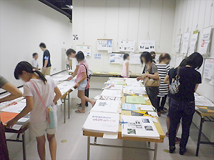 社会科作品展の様子（中学校の部）