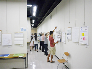 科学展会場の様子（中学校）