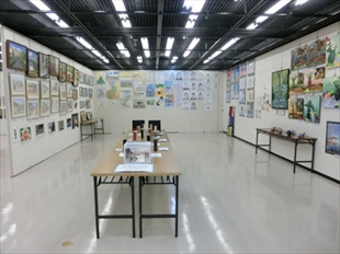 美術部作品展の様子