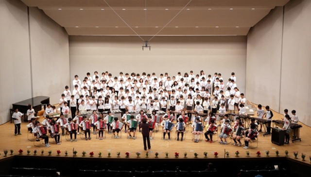 学年または，学級を単位とした斉唱・合唱・合奏・合唱奏など