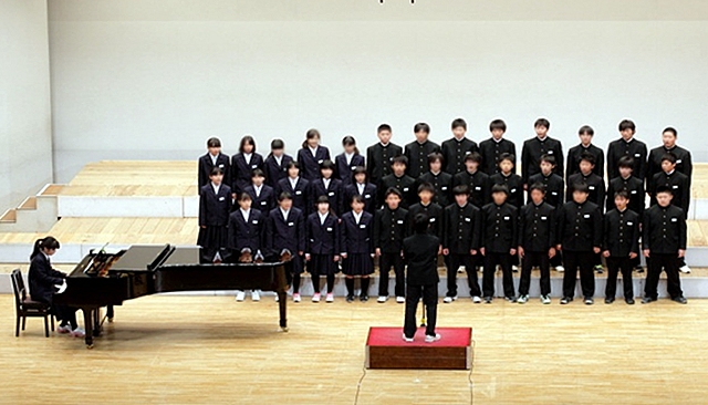 《学級・学年合唱》・・・学級・学年を単位とした合唱