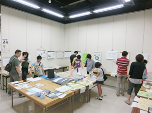 科学展会場の様子（小学校）