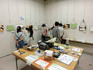 科学展会場の様子（中学校）