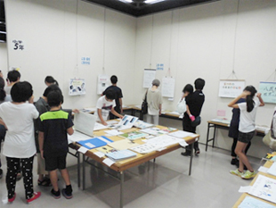 社会科作品展の様子（小学校の部）