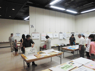 社会科作品展の様子（中学校の部）