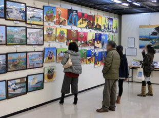 美術部作品展の様子