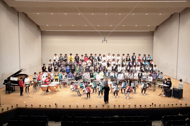 学年または，学級を単位とした斉唱・合唱・合奏・合唱奏など