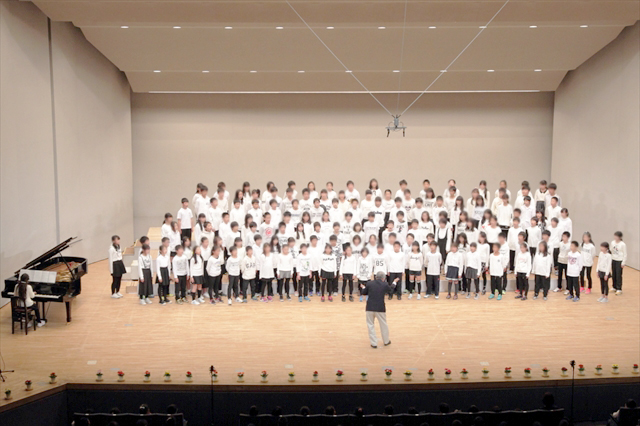 学年または，学級を単位とした斉唱・合唱・合奏・合唱奏など