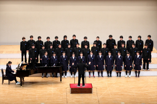 《学級・学年合唱》・・・学級・学年を単位とした合唱