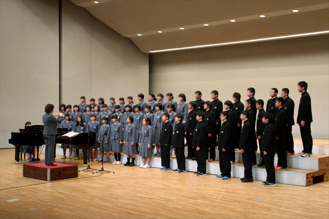 《学級・学年合唱》・・・学級・学年を単位とした合唱
