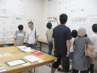 科学展会場の様子（中学校）