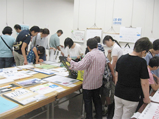 社会科作品展の様子（小学校の部）