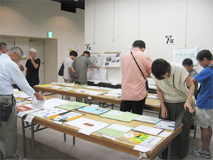 社会科作品展の様子（中学校の部）