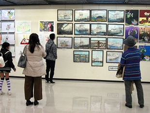 作品展の様子 - 中学校美術部