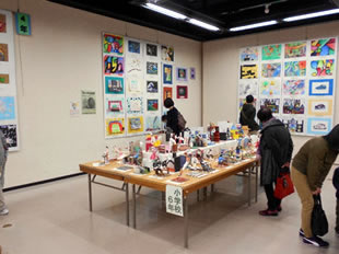 作品展の様子 - 小学校の部
