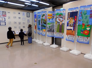 作品展の様子 - 中学校美術部