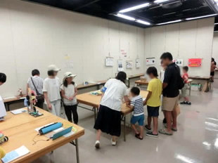 科学展会場の様子（小学校）