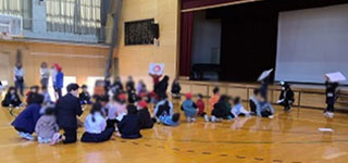 三泗小・中学校特別支援学級学習発表会　ステージ発表の様子