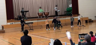 三泗小・中学校特別支援学級学習発表会　ステージ発表の様子