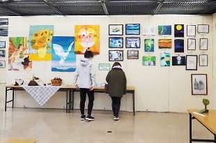 作品展の様子 - 中学校美術部