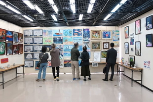 作品展の様子 - 中学校美術部