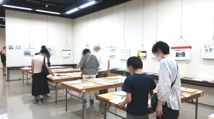 社会科作品展の様子（小学校の部）