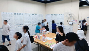 科学展会場の様子（中学校）