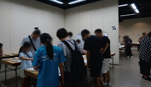 社会科作品展の様子（中学校の部）